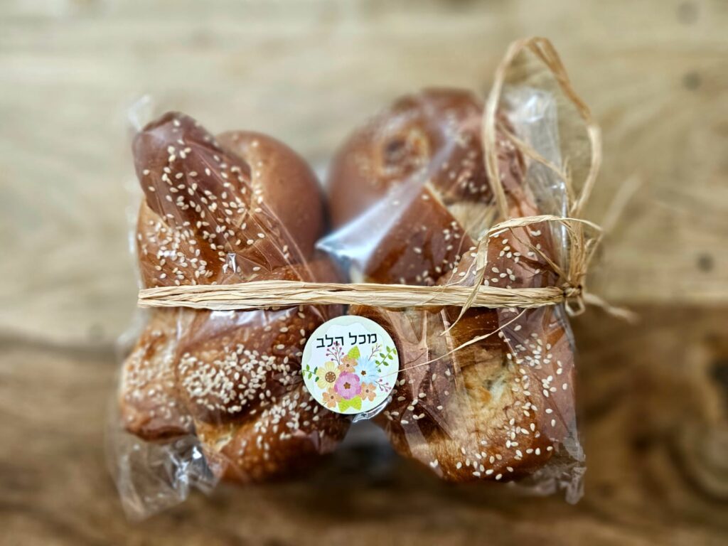 זוג חלות במארז מבית הדוכן החברתי